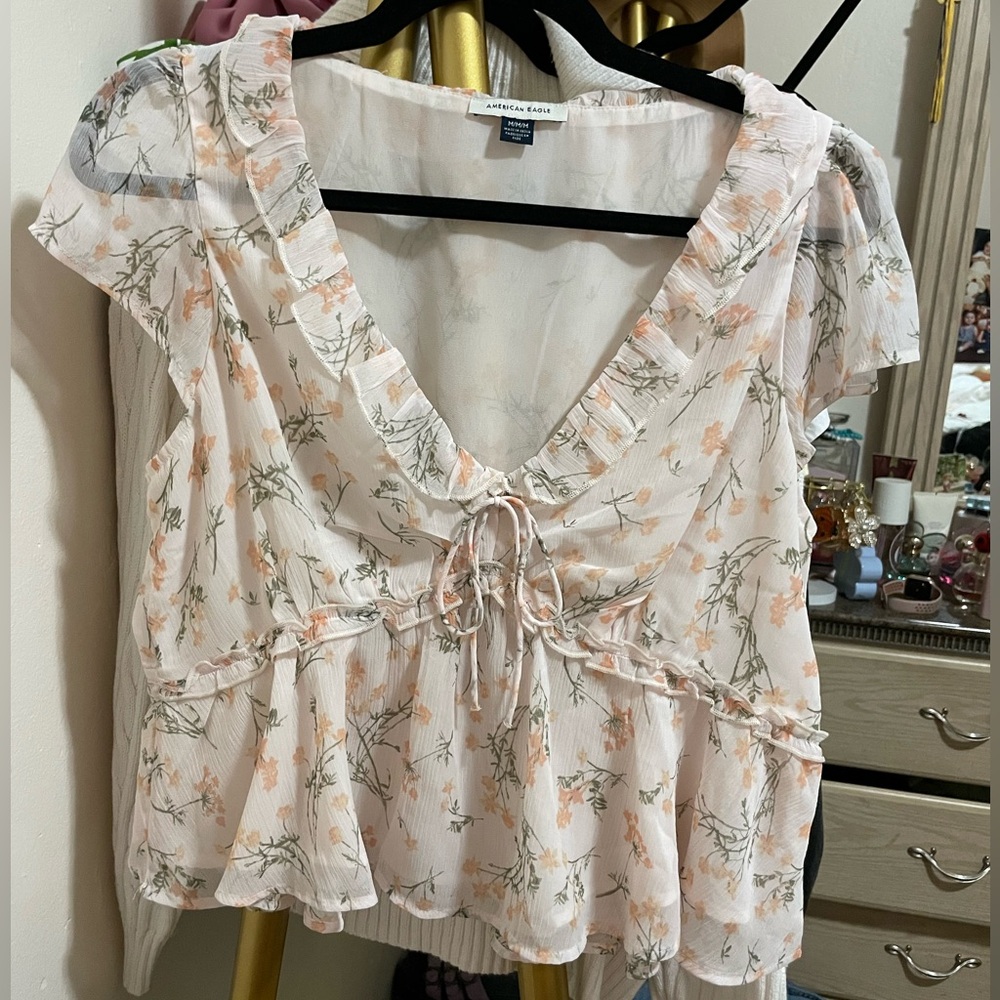 American Eagle Outfitters Floral Blouse - White and Pink
WORN TWICE
